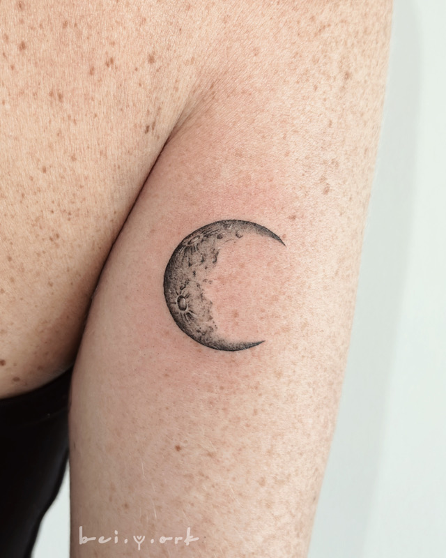 Moon crescent pair temporary tattoo, get it here ▻
