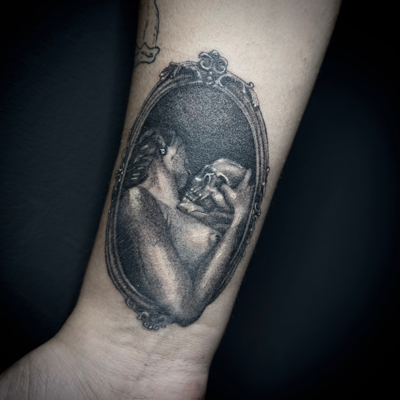 Sousa - Art - ⬇️⬇️⬇️ Trabajo realizado , huellas de bebé recién nacido   ✒✒ blackwork 👣👣 #motivacion #tatuaje #Artecorporal #tatto #SousaArt  #SousaStudio #Art #tatto #black #pies #huellas #hijo #blackwork #difuminado  #diseño #personalizado #